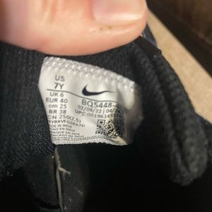 Boys size 7 youth nikes